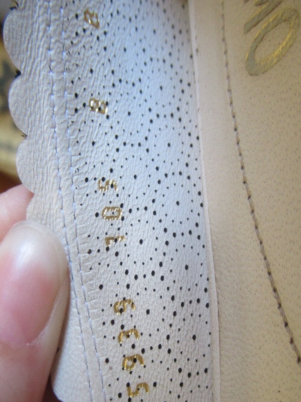 Salvatore Ferragamo Vintage Vara Perforated Leather Bow Pumps White Gold | 8 B - Picture 10 of 16